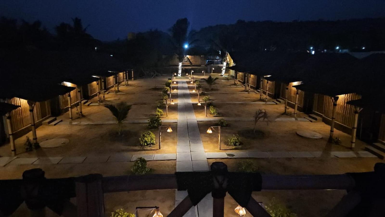 The King On The Rocks Resort هامبي المظهر الخارجي الصورة