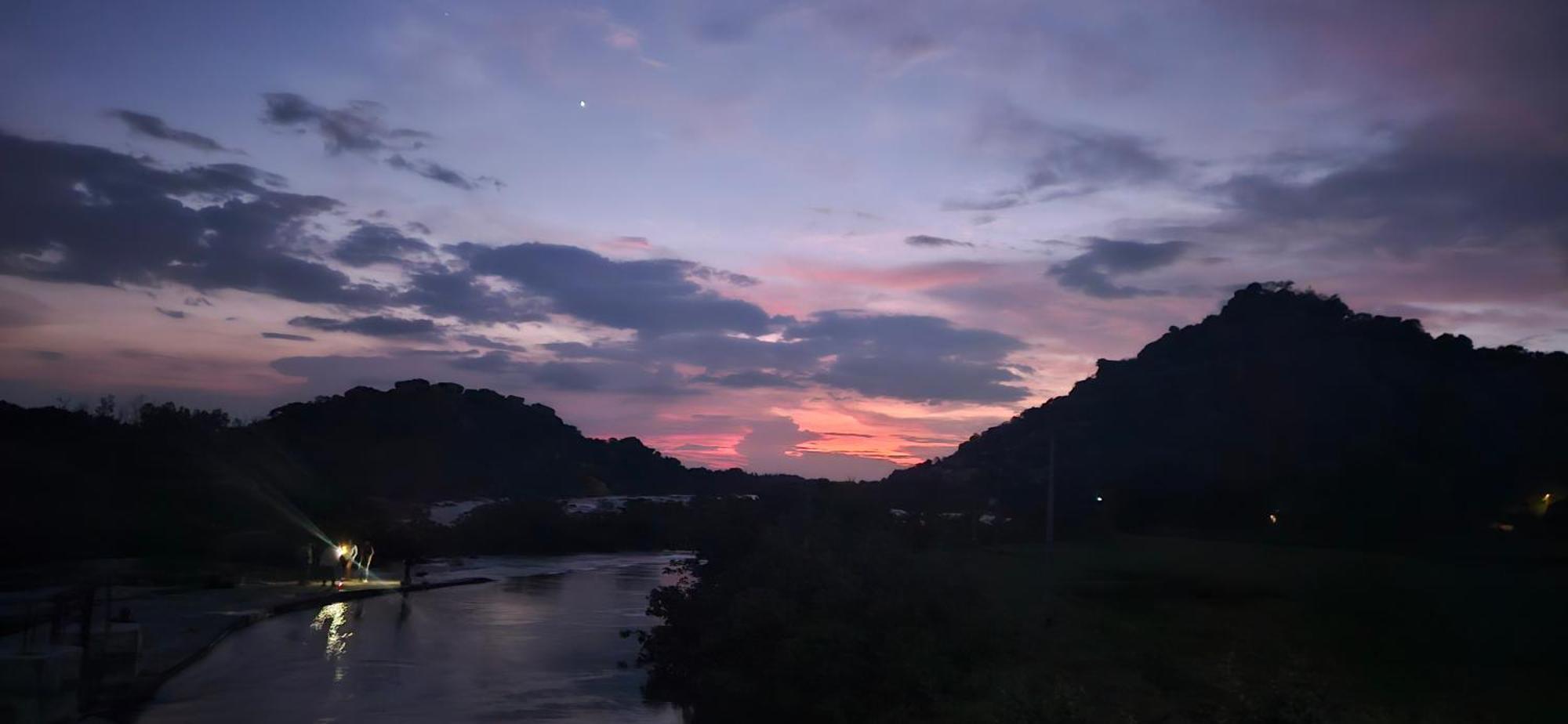 The King On The Rocks Resort هامبي المظهر الخارجي الصورة